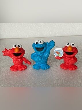 Sesame Street Workshop ELMO and COOKIE MONSTER Hasbro 2010 PVC Figures